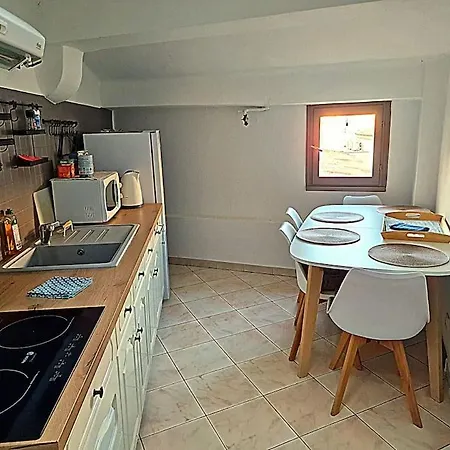 Apartamento Studio Avec Terrasse Et Parking Nimes